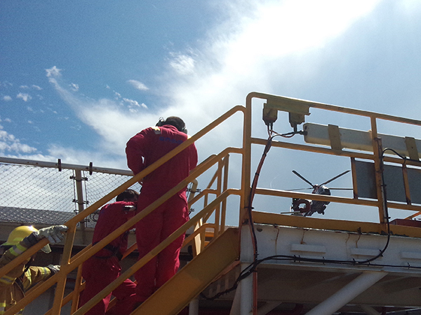 中海油海上钻井平台六氟化硫气体检测仪使用案例现场图2