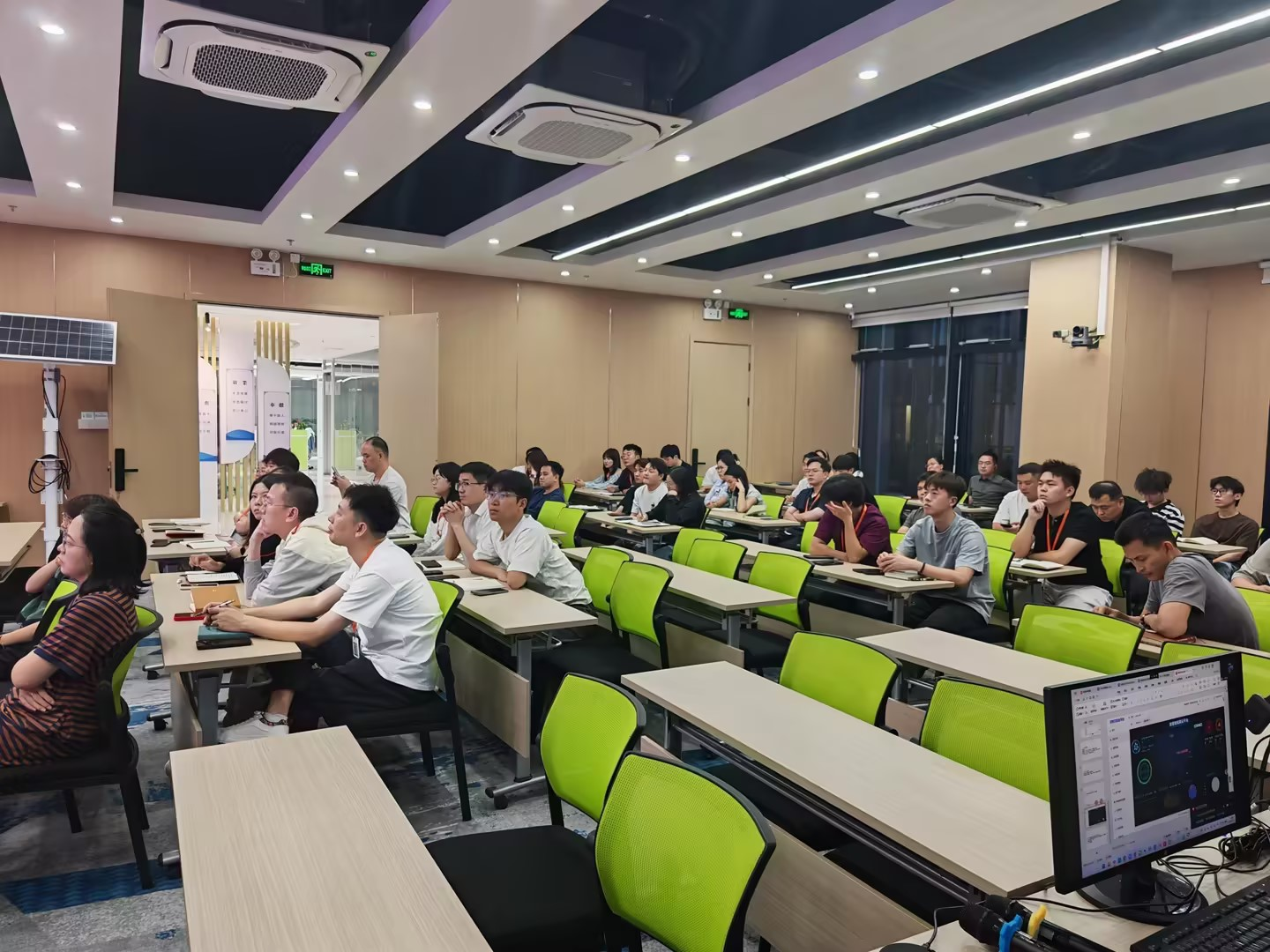公司举办安全监测平台版本产品培训 助力服务升级