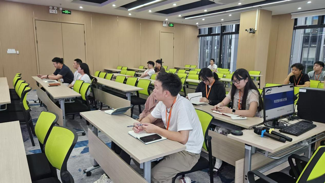 统筹商务技术定制整体方案 --第三轮销售专项培训第十九场圆满完成